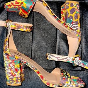 Selling paid of heels only worn once